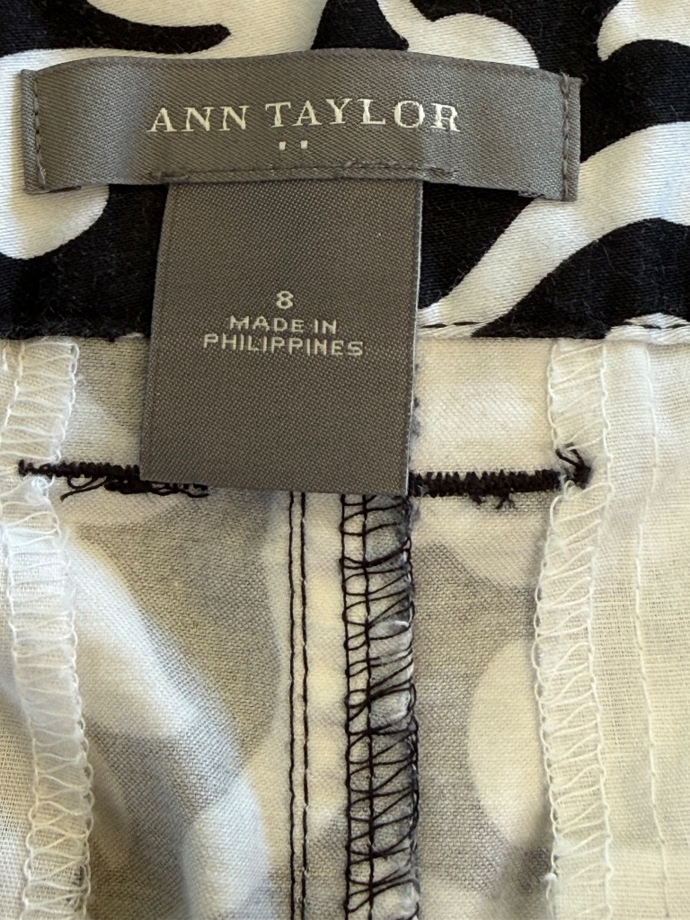 Ann Taylor Floral scroll skirt, black and white, size 8 - Picture 6 of 7